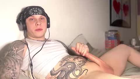 Snapshot of redrumbackwards chatting on 03.07.25 redrum online show from 03.07.25