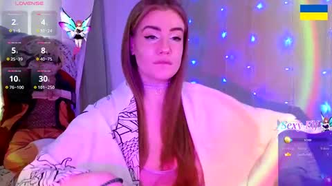 Snapshot of redvelveten chatting on 02.08.25 Ronnie online show from 02.08.25