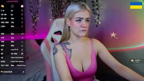 Snapshot of redvelveten chatting on 09.17.25 Ronnie online show from 09.17.25