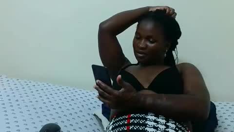 Snapshot of reem_wonder chatting on 12.16.24 Reem online show from 12.16.24