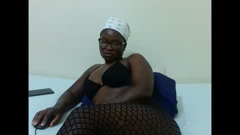 Snapshot of reem_wonder chatting on 12.21.24 Reem online show from 12.21.24