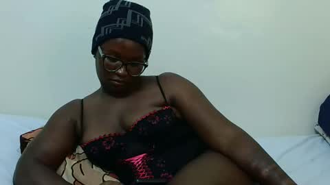 Snapshot of reem_wonder chatting on 12.24.24 Reem online show from 12.24.24