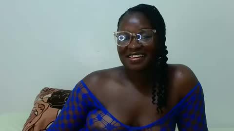 Snapshot of reem_wonder chatting on 01.02.25 Reem online show from 01.02.25