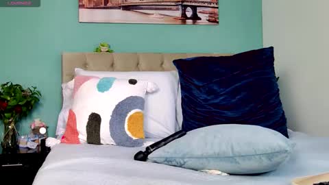 Yanella online show from 10.30.25