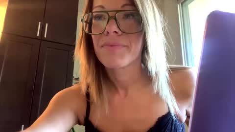 Snapshot of reflectiveren chatting on 11.10.25 Reflective Ren online show from 11.10.25