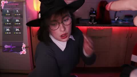 Snapshot of regalelsa chatting on 10.21.25 Elsa online show from 10.21.25