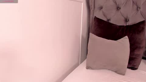 Snapshot of regina_noctixx chatting on 10.18.25 Regina  online show from 10.18.25