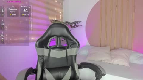 Snapshot of rei_cos chatting on 10.21.25 R E I online show from 10.21.25