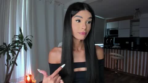 Snapshot of reichel_gray chatting on 10.15.25  REICHEL  online show from 10.15.25