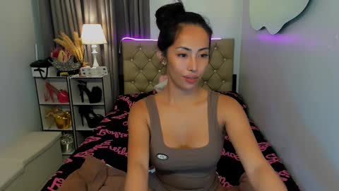 Snapshot of reighnempress chatting on 01.19.25 reighnempress online show from 01.19.25