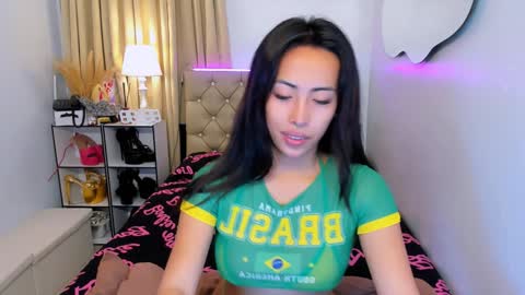 Snapshot of reighnempress chatting on 02.26.25 reighnempress online show from 02.26.25