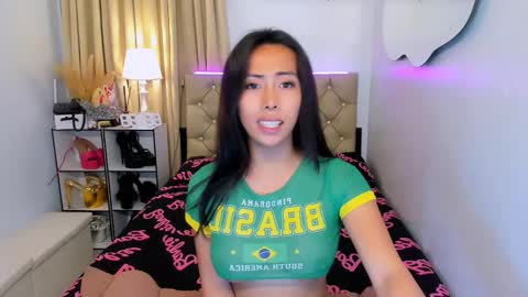 Snapshot of reighnempress chatting on 02.26.25 reighnempress online show from 02.26.25