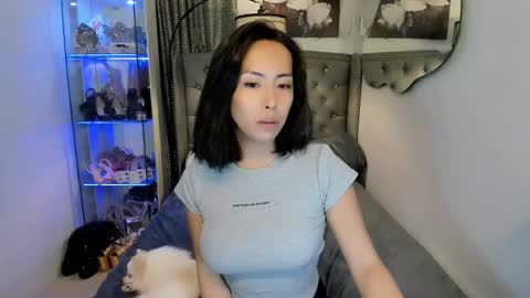 Snapshot of reighnempress chatting on 10.23.25 reighnempress online show from 10.23.25