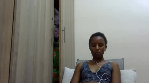Snapshot of rellings_maya chatting on 12.19.24 rellings-maya online show from 12.19.24