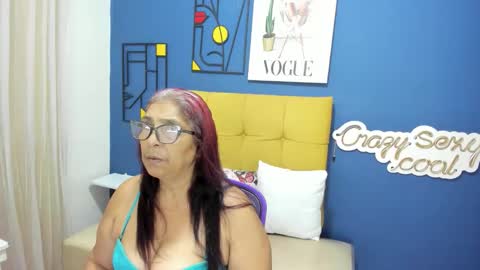 Snapshot of renata_milf_ chatting on 09.17.25 renata_milf_ online show from 09.17.25