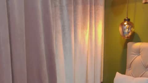 Snapshot of renata_milf_ chatting on 09.21.25 renata_milf_ online show from 09.21.25