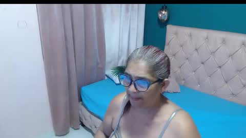 Snapshot of renata_milf_ chatting on 10.21.25 renata_milf_ online show from 10.21.25