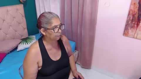 Snapshot of renata_milf_ chatting on 10.23.25 renata_milf_ online show from 10.23.25