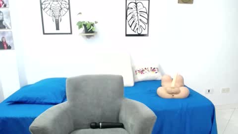 Renata Salinas online show from 01.04.25