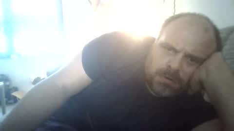 Snapshot of renci85 chatting on 10.28.25 renci85 online show from 10.28.25