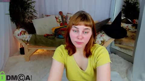Snapshot of rene_shine chatting on 10.25.25 rene_shine online show from 10.25.25