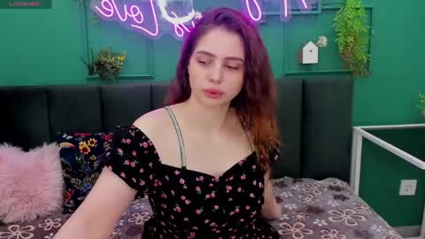 Snapshot of reneeblair chatting on 04.14.26 reneeblair online show from 04.14.26