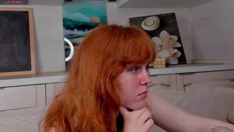 Snapshot of reneefoxy_ chatting on 06.11.26 reneefoxy_ online show from 06.11.26