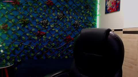 R E N E  online show from 02.05.25