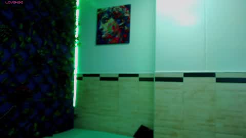 R E N E  online show from 02.12.25