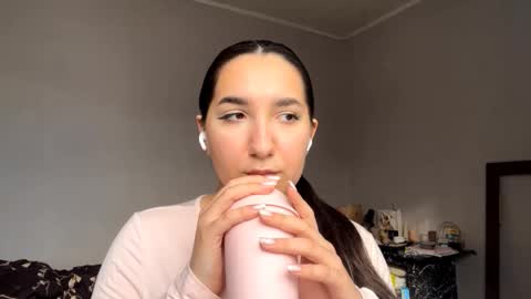 Snapshot of retaling chatting on 03.16.26 Olivia online show from 03.16.26