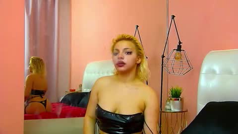 Snapshot of rheaduvall chatting on 02.27.26 Rhea online show from 02.27.26