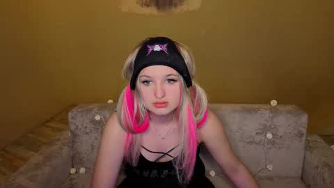 Snapshot of rheamoonn chatting on 03.10.26 Grace online show from 03.10.26