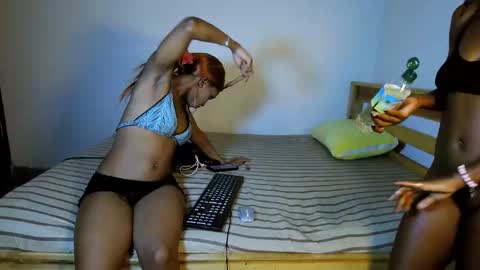 Snapshot of rhinedolls chatting on 04.15.26 rhinedolls online show from 04.15.26