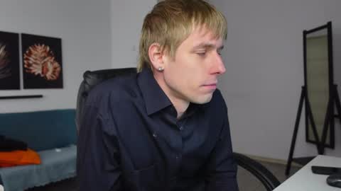 RICHARD HARDS online show from 04.18.26