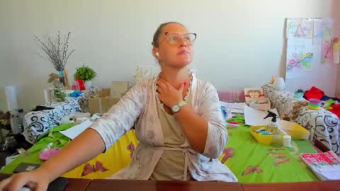 Anna - not anna - right Anna  online show from 09.26.25