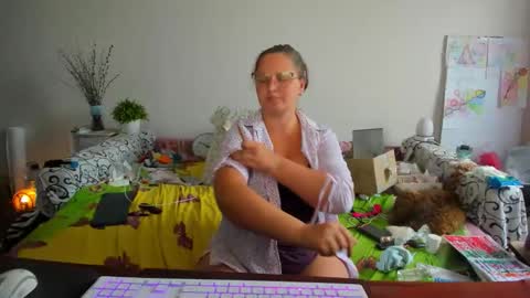 Anna - not anna - right Anna  online show from 10.21.25