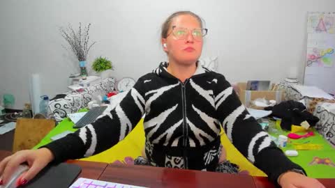 Anna - not anna - right Anna  online show from 11.10.25