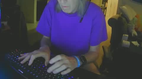 Snapshot of rickl56 chatting on 10.21.25 rickl56 online show from 10.21.25