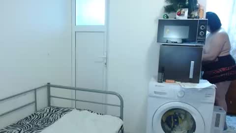 Snapshot of ridemerafsuzana chatting on 01.20.25 Ridemeraf online show from 01.20.25