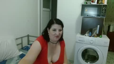 Snapshot of ridemerafsuzana chatting on 02.05.25 Ridemeraf online show from 02.05.25