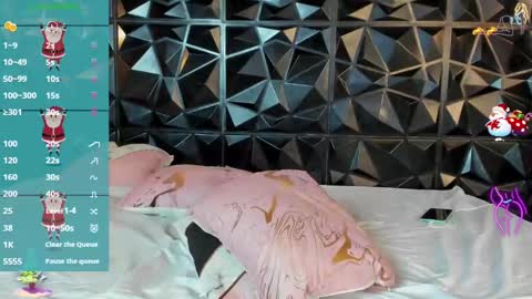 Snapshot of rihannagil chatting on 12.18.24 rihanna online show from 12.18.24
