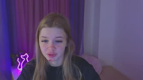 Snapshot of riinaaa chatting on 09.25.25 Rina online show from 09.25.25