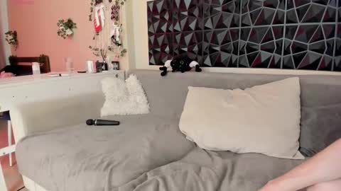 Snapshot of riki_tiki_tavi_time chatting on 11.04.25 Victor Maria online show from 11.04.25