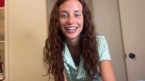 Snapshot of rileysmitheree chatting on 10.17.25 Riley online show from 10.17.25