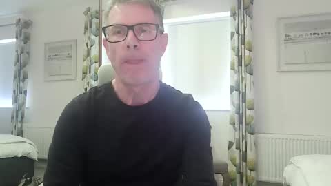 Snapshot of ringomar chatting on 09.26.25 Rob online show from 09.26.25