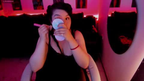 Snapshot of rini_bunny chatting on 10.18.25 rini online show from 10.18.25