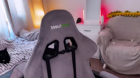   DianaBrite            fansl y online show from 03.10.26