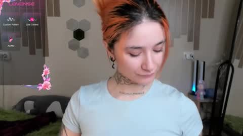 Snapshot of riskypussy chatting on 09.26.25 MIley online show from 09.26.25