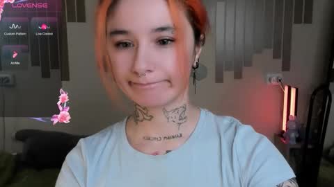 Snapshot of riskypussy chatting on 09.27.25 MIley online show from 09.27.25