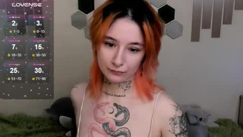 Snapshot of riskypussy chatting on 10.22.25 MIley online show from 10.22.25